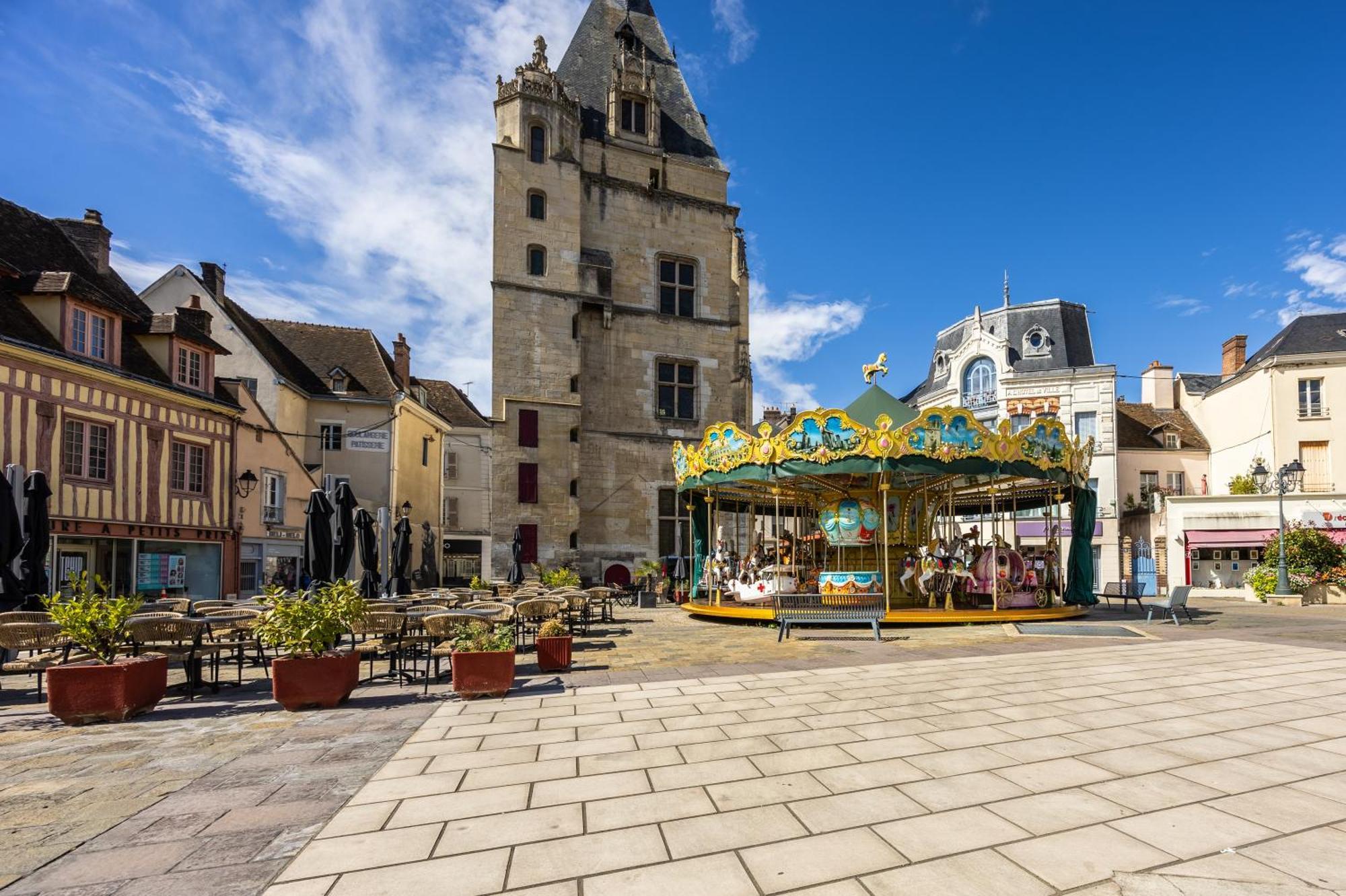 Hotel Le Beffroi Dreux Exterior photo
