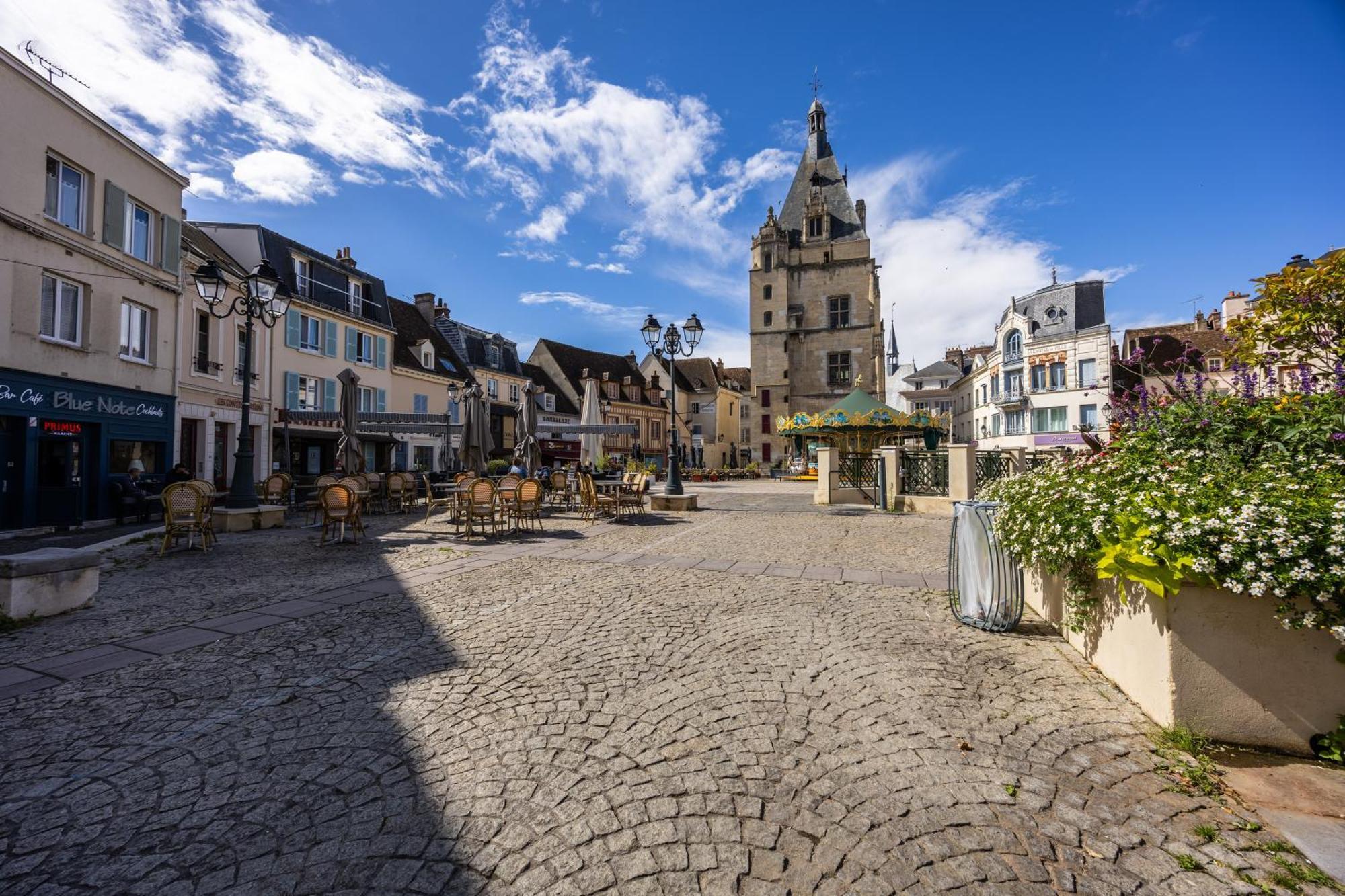 Hotel Le Beffroi Dreux Exterior photo