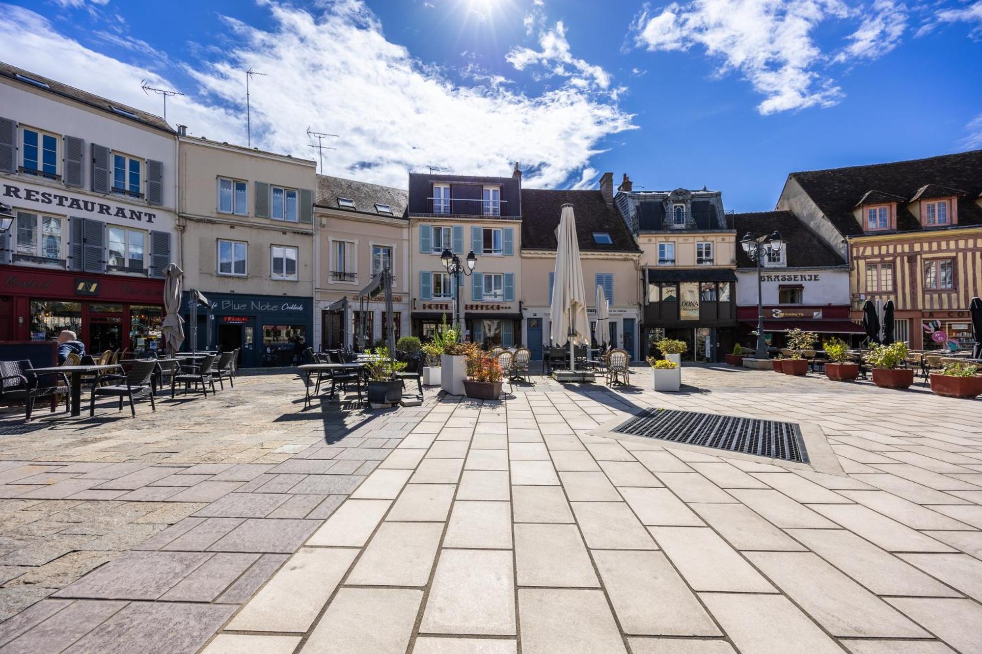 Hotel Le Beffroi Dreux Exterior photo