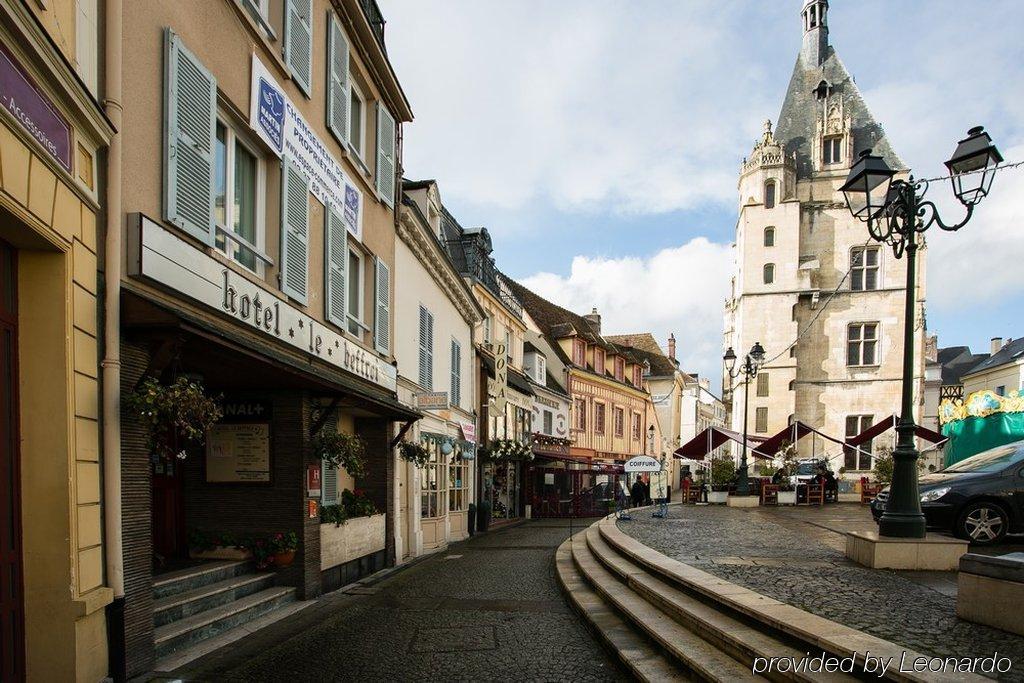 Hotel Le Beffroi Dreux Exterior photo